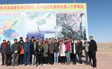 Students from Illinois and Tsinghua with their professors.