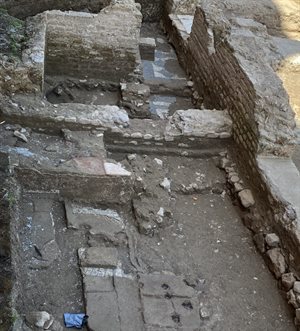 The on-site excavation at the Mausoleum of Augustus uncovered mosaics from the Middle Ages.